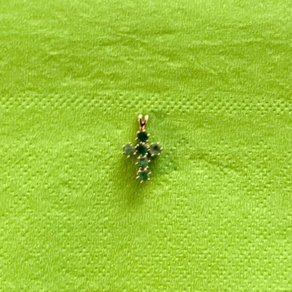 Estate 14kt Yellow Gold Setting/Lab Created Emeralds Cross Pendant* - Picture 2 of 3